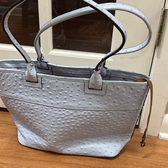 Ice blue Dooney and Bourke medium sized handbag.  Excellent condition!!!!! - Picture 2 of 5